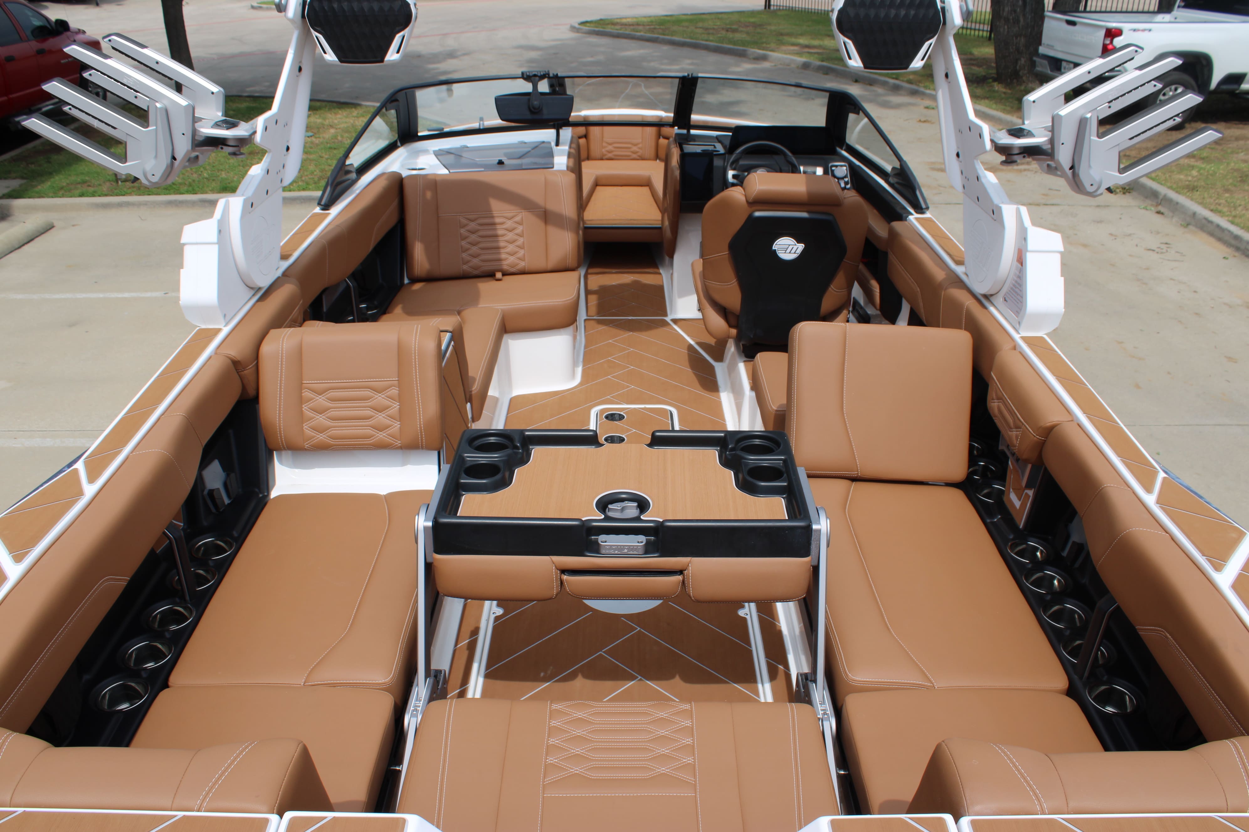 2025 Malibu 26 LSV Icon